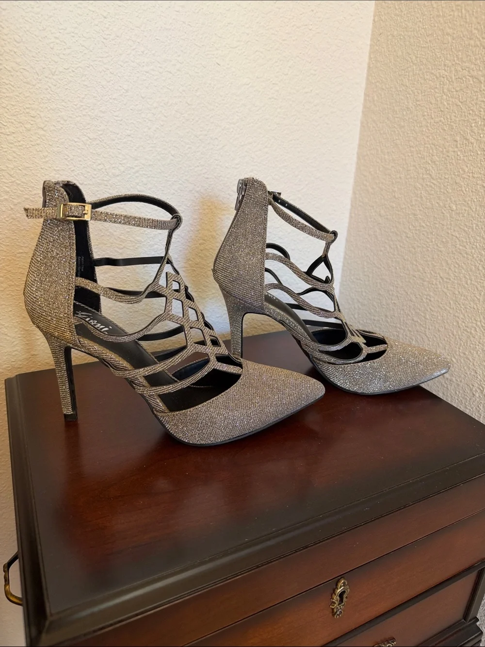 Fioni Night Silver Strappy Sparkle Stiletto Heels Size 8 Pointy Toe Back Zipper